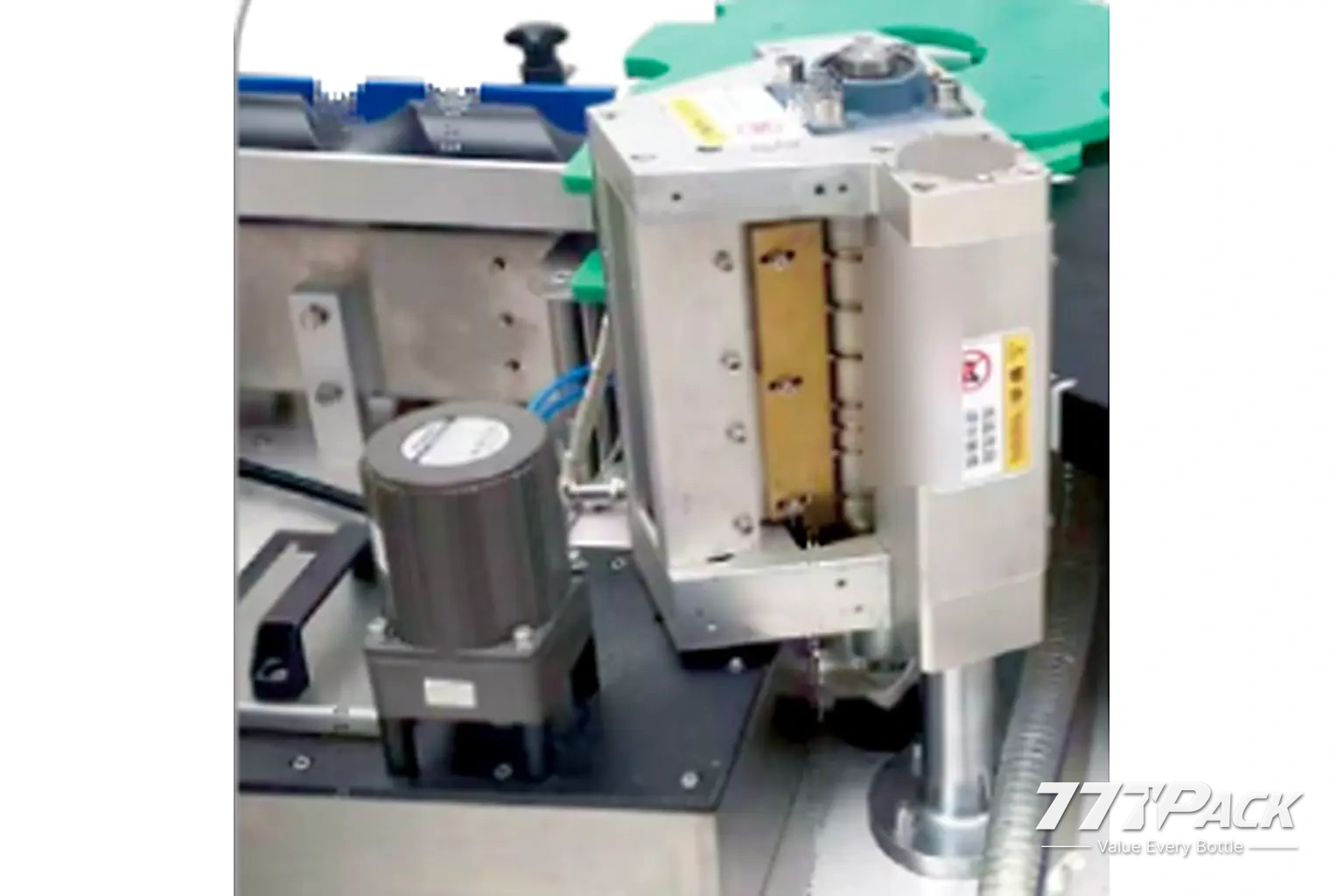 Bottle infeed and star wheel on the CY-ZR15 linear OPP labeling machine