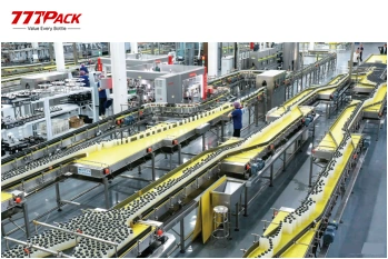 Pressureless bottle conveyor installation connecting beverage-line machines with bottle-transfer and accumulation sections